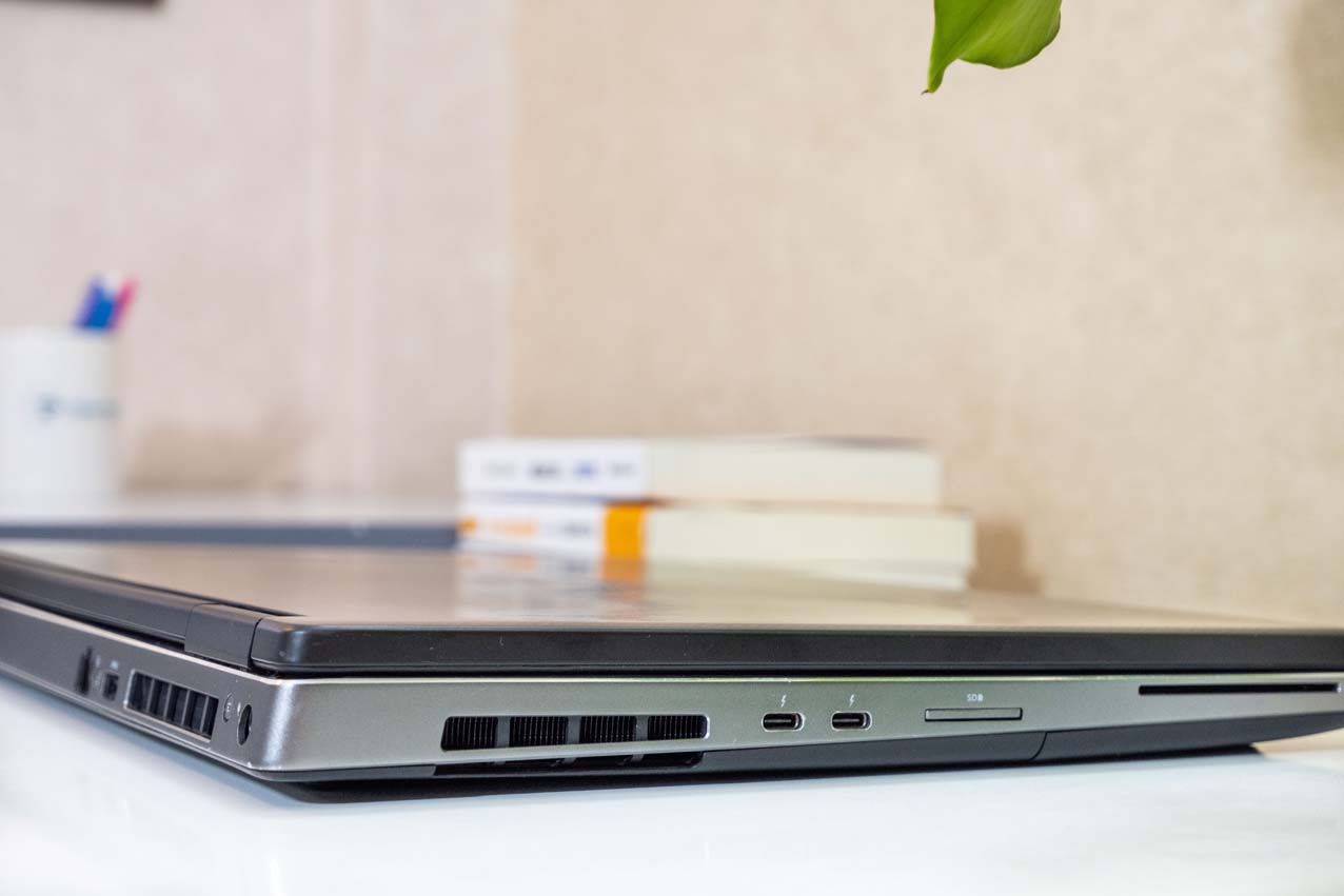 Dell Precision 7730 16 Dell Precision 7730 giá